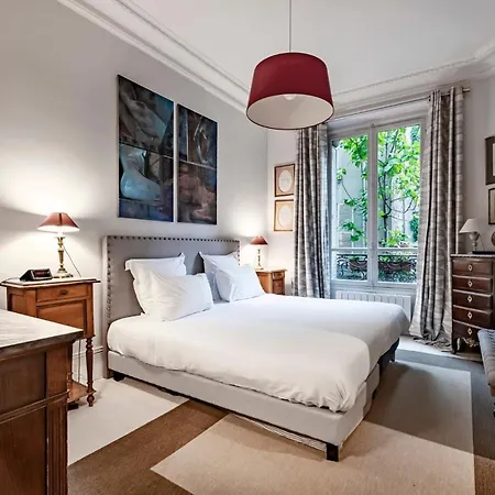 Veeve - Epic Romance * Neuilly-sur-Seine